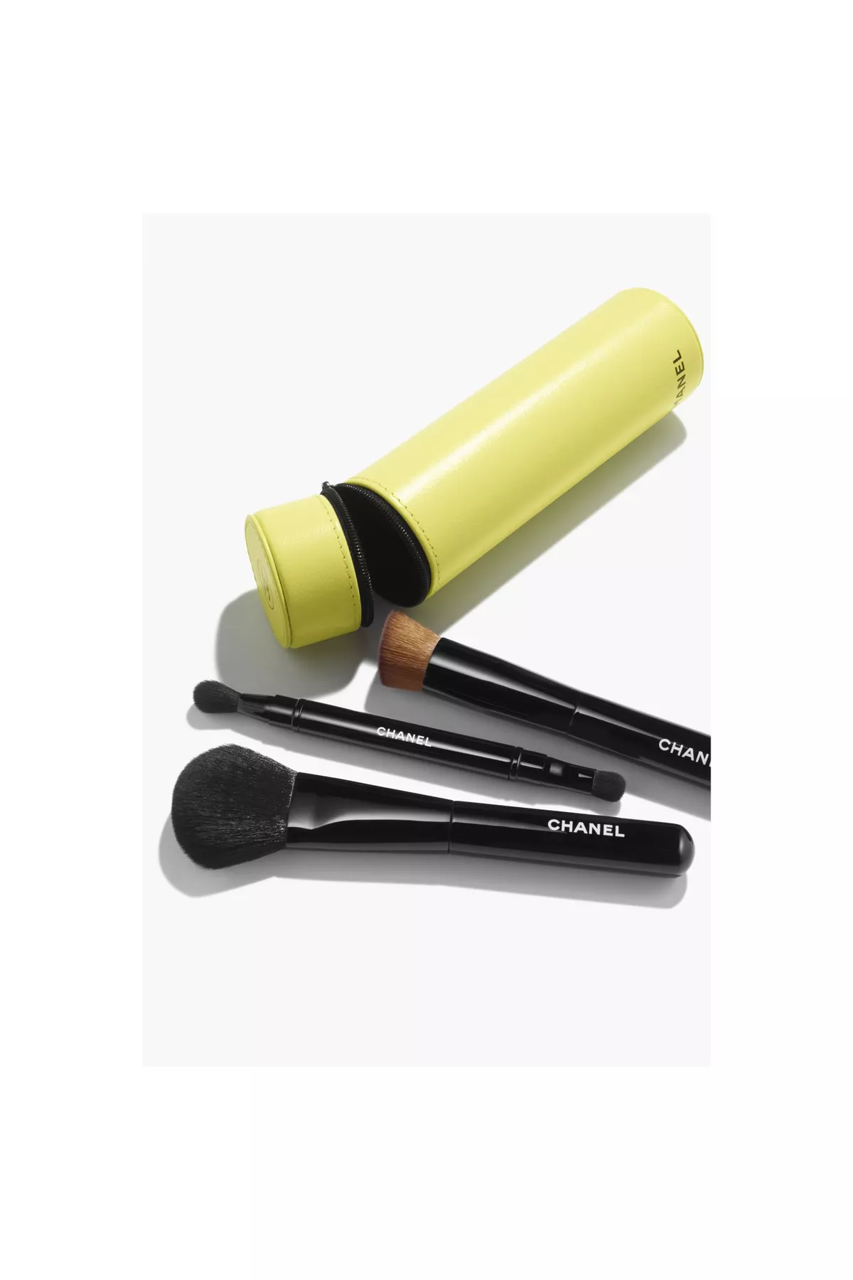 LES PINCEAUX DE CHANEL Collection of 3 Essential Brushes by CHANEL 