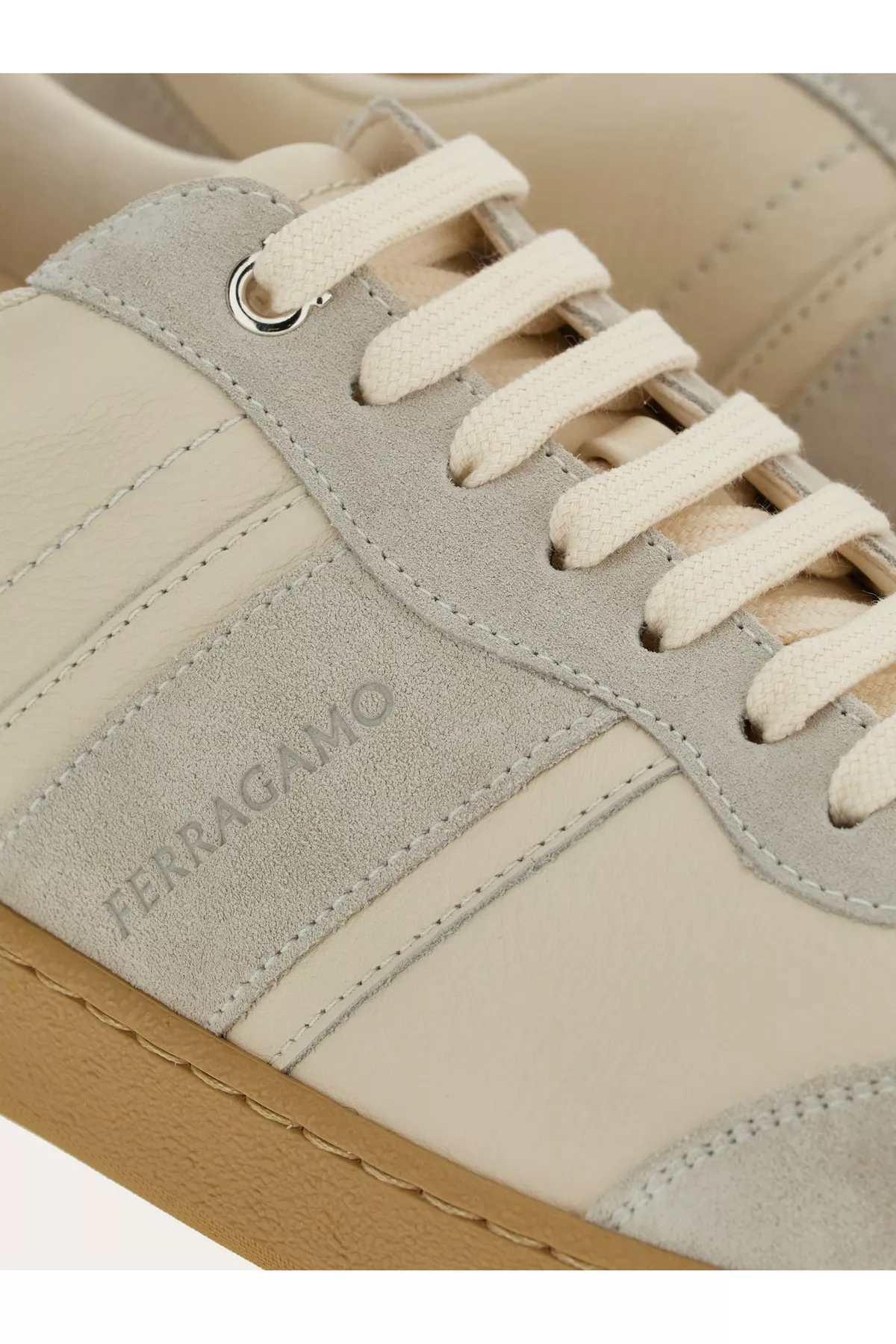 スニーカー FERRAGAMO Ivory leather sneakers (029773778859M MASCARPONE) Cream Sneakers Bruce FERRAGAMO - Vitkac AS