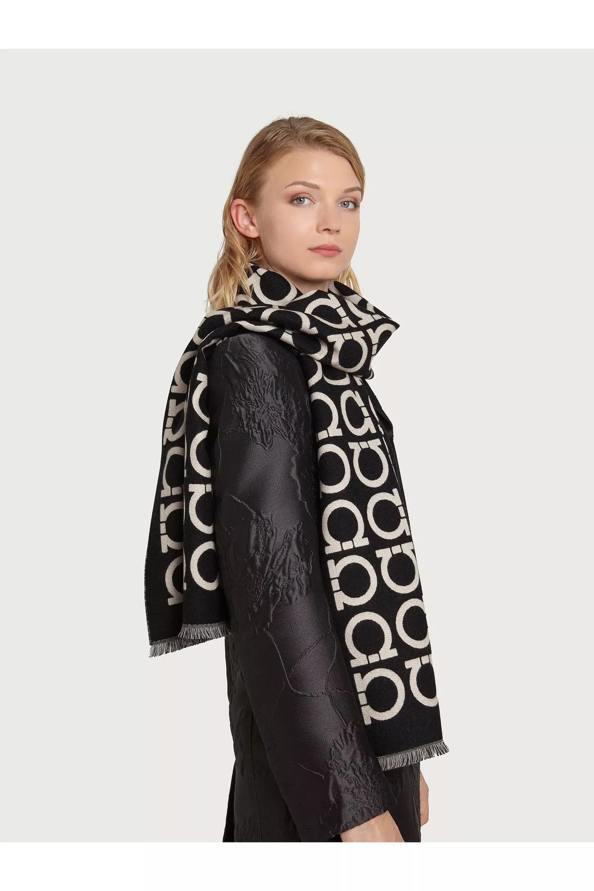 【関税&送料込】Ferragamo Gancini Scarf Gancini scarf - Women | Ferragamo