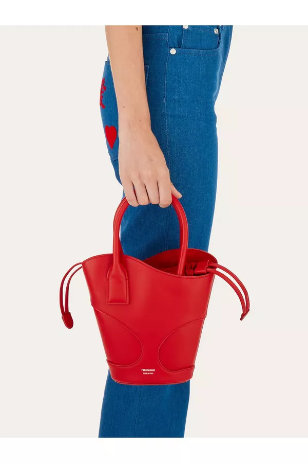 FERRAGAMO【上質なカーフ☆ CUT-OUT DETAILING TOTE BAG 】 FERRAGAMO【上質なカーフ☆ CUT-OUT DETAILING TOTE BAG