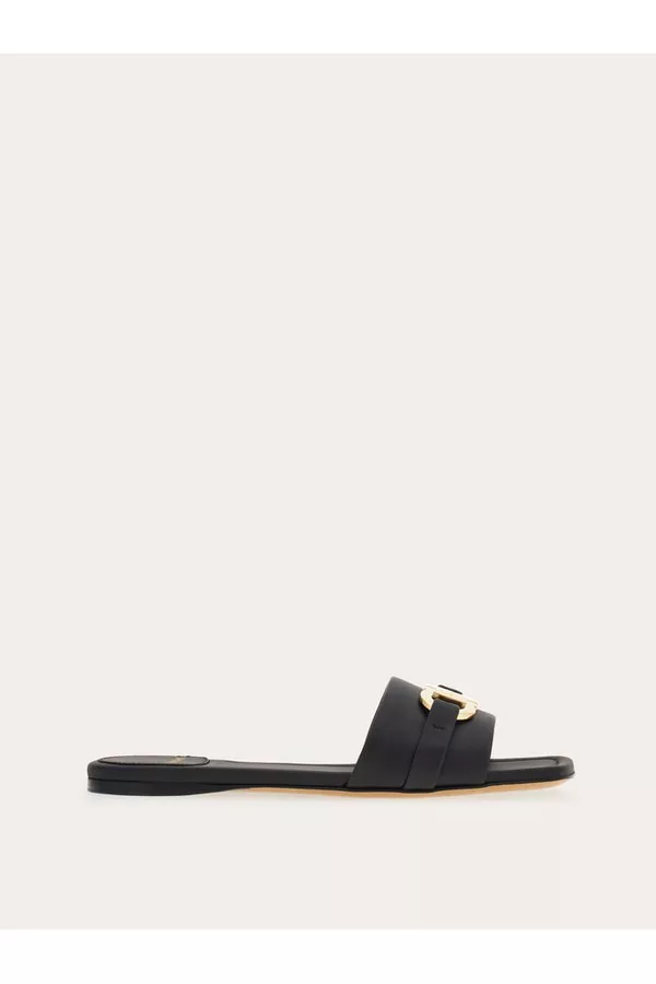 サンダル・ミュール FERRAGAMO FLAT SLIDE WITH GANCINI ORNAMENT Flat slide with Gancini ornament - Women | Ferragamo