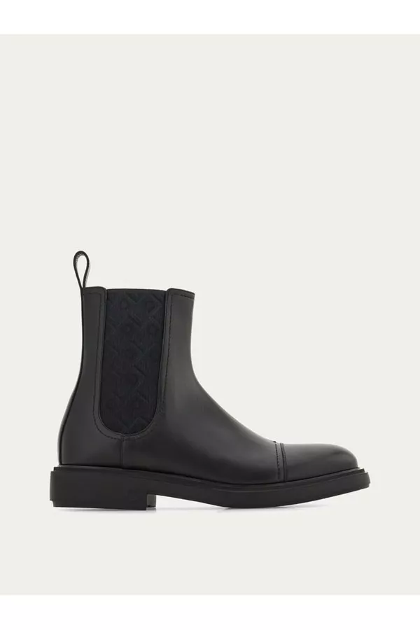 【関税込み】Ferragamo ブラック レザー チェルシーブーツ Ferragamo レザー チェルシーブーツ | ブラック | FARFETCH JP