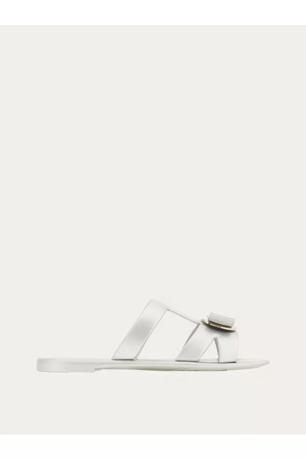 FERRAGAMO直営店 新しいVaraプレートをスライドさせる New Vara plate slide - Women | Ferragamo