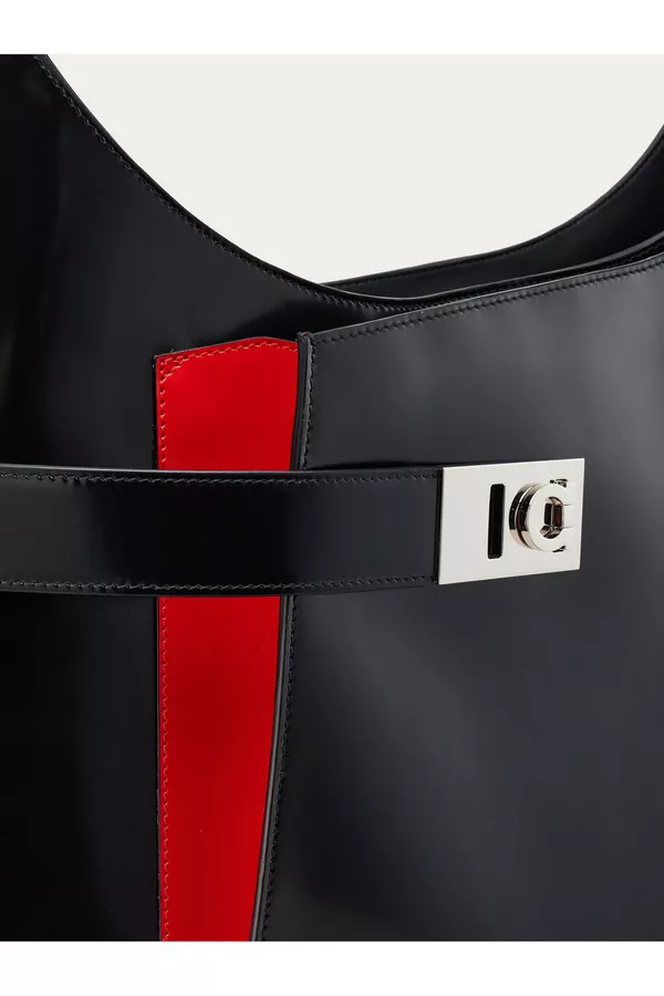 【送料&関税込】Ferragamo Shoulder Bag flame Ferragamo Flame Shoulder Bag | italist