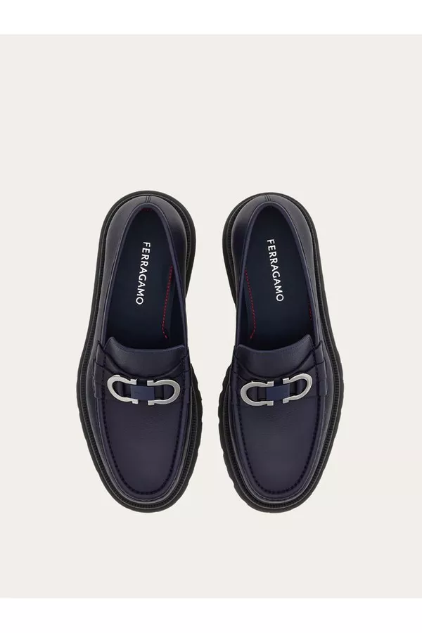 【関税込み】Ferragamo ネイビー Gancini Ornament ローファー Hybrid driver with Gancini ornament - Men | Ferragamo