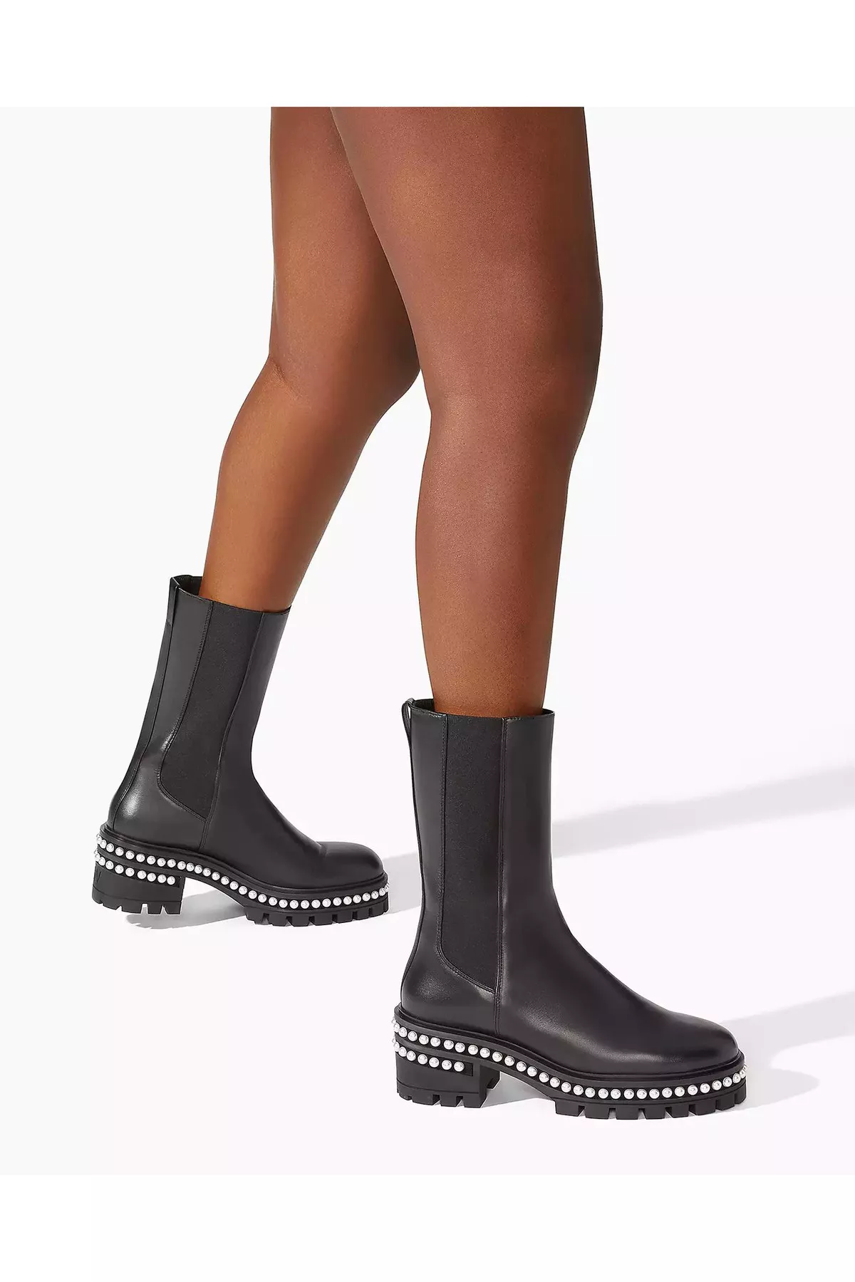 STUART WEITZMAN SOHO PEARL CHELSEA BOOTIE 全2色 Soho Pearl Chelsea Bootie by Stuart Weitzman Outlet at THE MILE