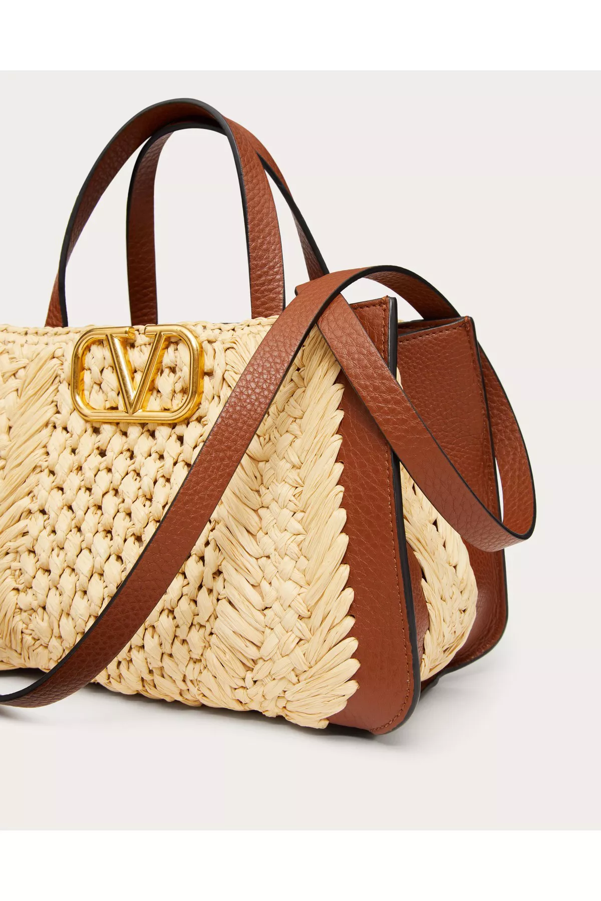 ショルダーバッグ・ポシェット VALENTINO GARAVANI Raffia Vlogo Signature Handbag VLogo Signature raffia-effect shoulder bag in beige