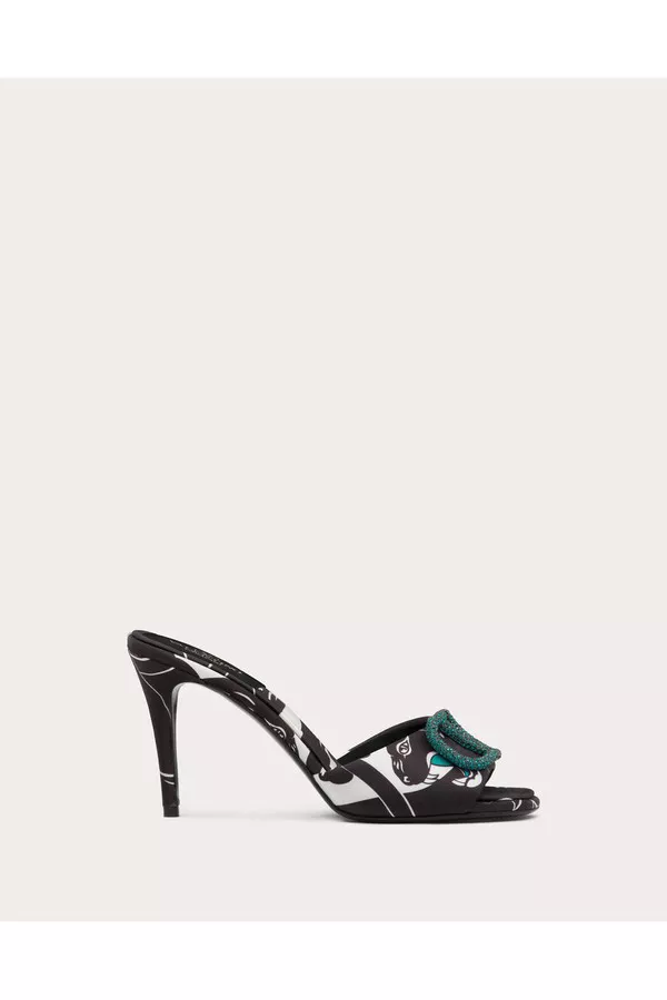 【関税&送料込】Valentino Garavani Escape Snadals Valentino Garavani Escape Slide Sandals in Canvas with
