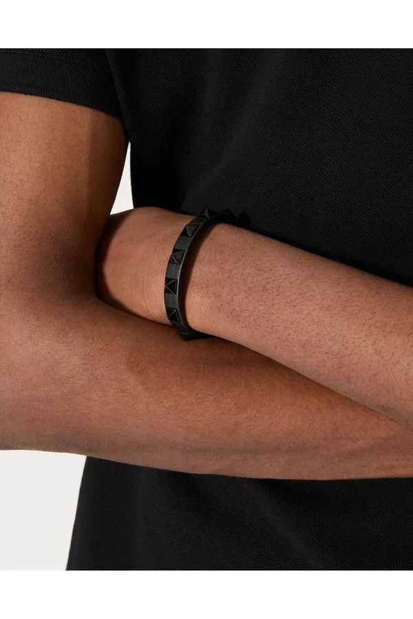 ブレスレット Valentino Garavani Black Leather Rockstud Bracelet Valentino Garavani Rockstud Leather Bracelet | Black | FARFETCH